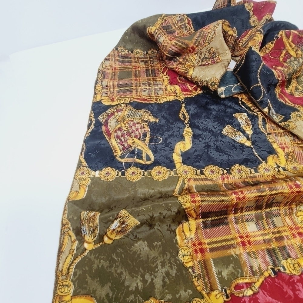 Women’s Gold & Red Royalty Print Scarf (One Size) - Picture 4 of 6